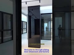 Graue Schiebetür mit 6 Lamellen