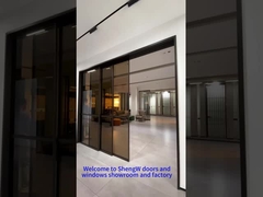 Graue zweiglasartige Schiebetür